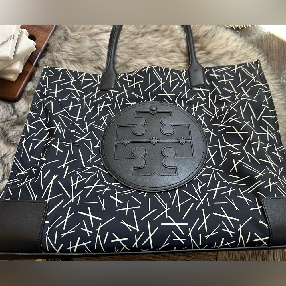 Tory Burch  tote holds a lab top and good for mother expecting a baby